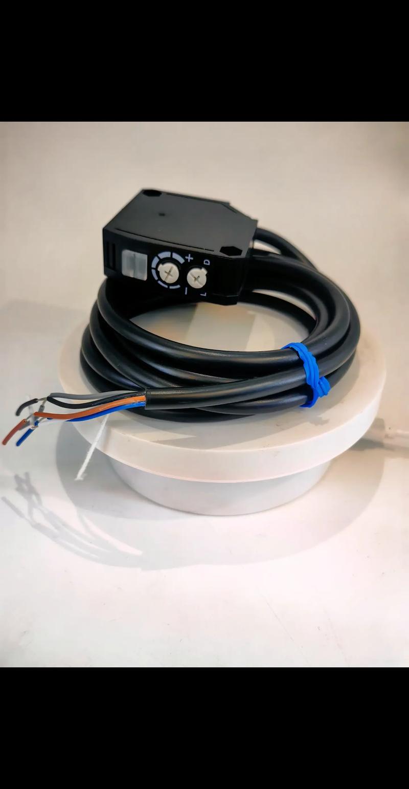 E3JK系列光電開關傳感器 長距離檢測新突破，對射型40米與回歸反射型應用全解析